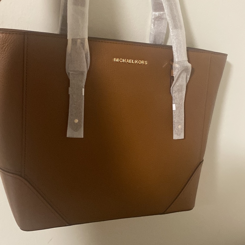 Brand New Micheal Kors Leather Brown Luggage size Bag.. - Picture 7 of 7